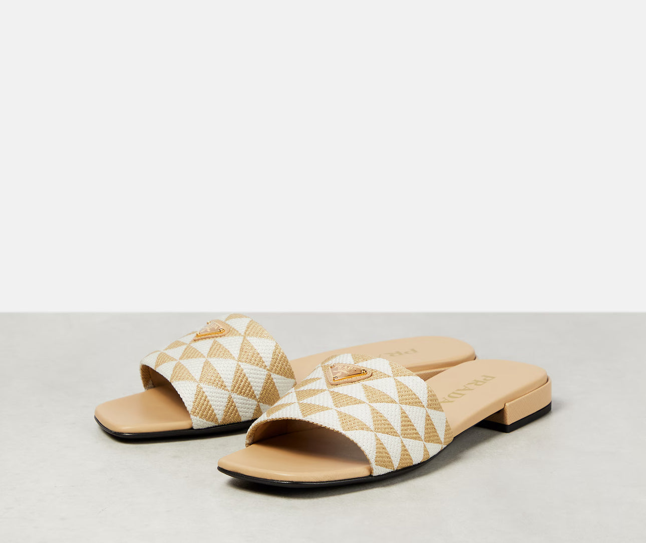 ELADÉLE Slides